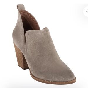 Jeffrey Campbell Rosalee tan suede pointed toe slipon block heel ankle boots 9.5